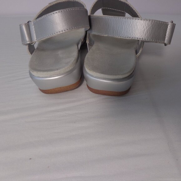 Easy Spirit Women's Silver Leather‎ Hazel Wedge Sandal Slingback Shoes Size 7M - Picture 6 of 7